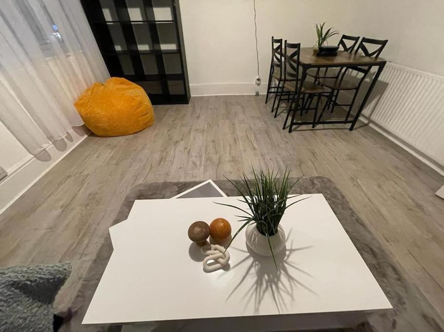 Spacious 2 Bedroom On Tower Bridge London Exterior foto