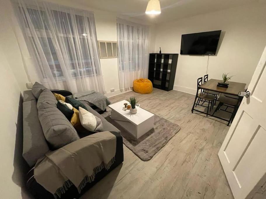 Spacious 2 Bedroom On Tower Bridge London Exterior foto