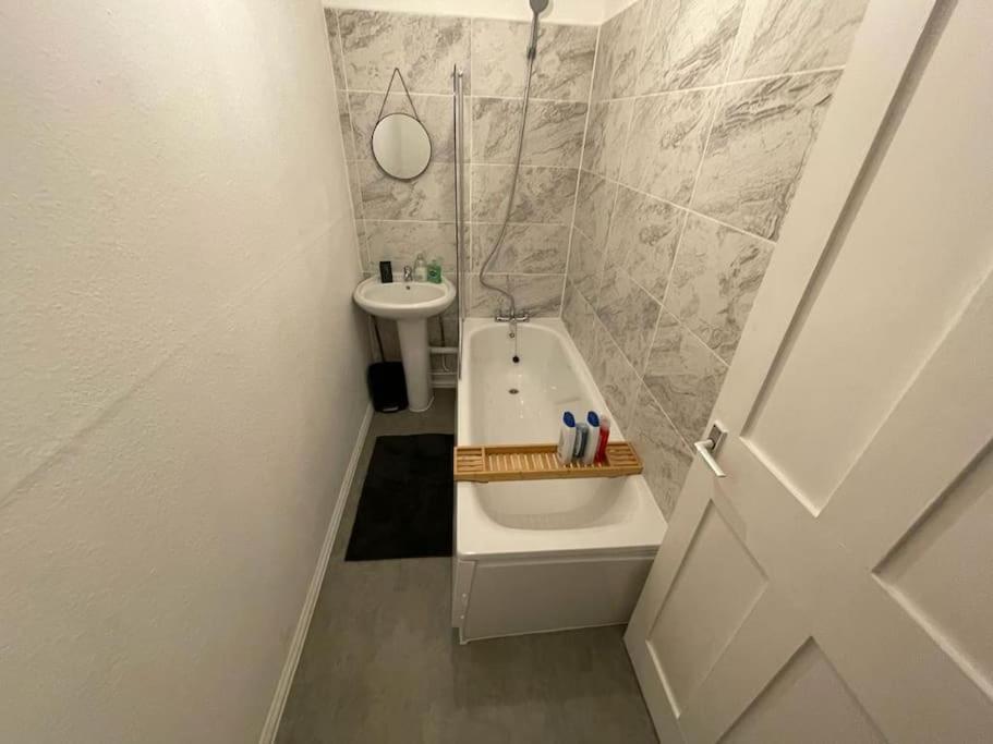 Spacious 2 Bedroom On Tower Bridge London Exterior foto