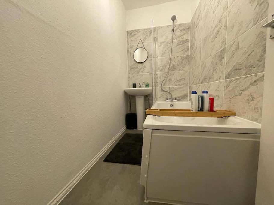 Spacious 2 Bedroom On Tower Bridge London Exterior foto
