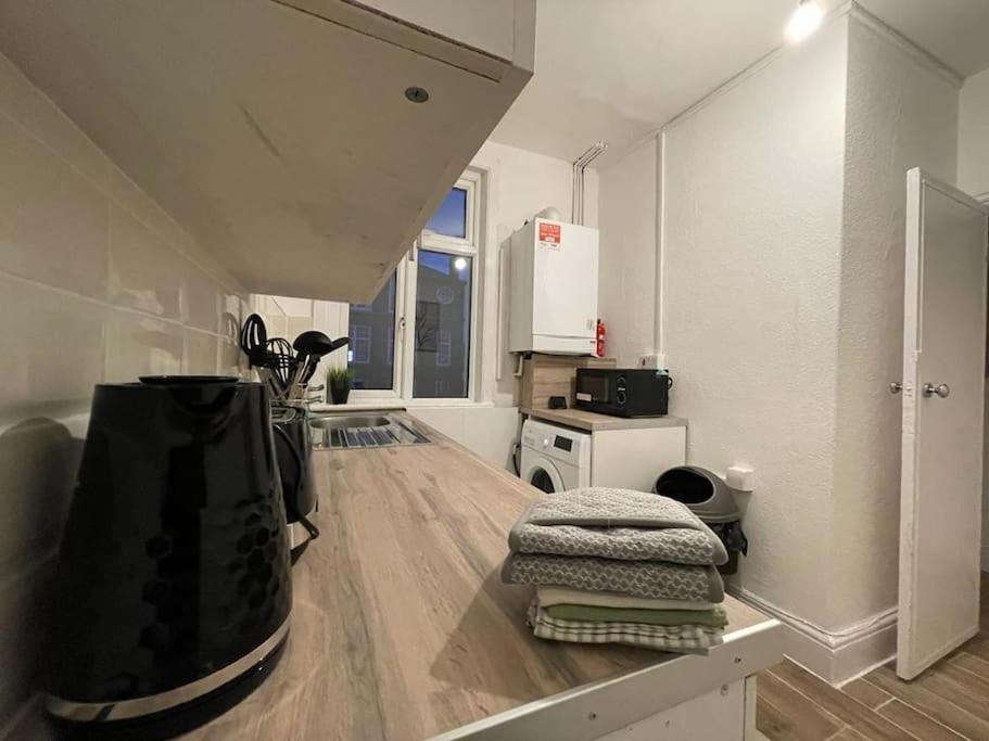 Spacious 2 Bedroom On Tower Bridge London Exterior foto